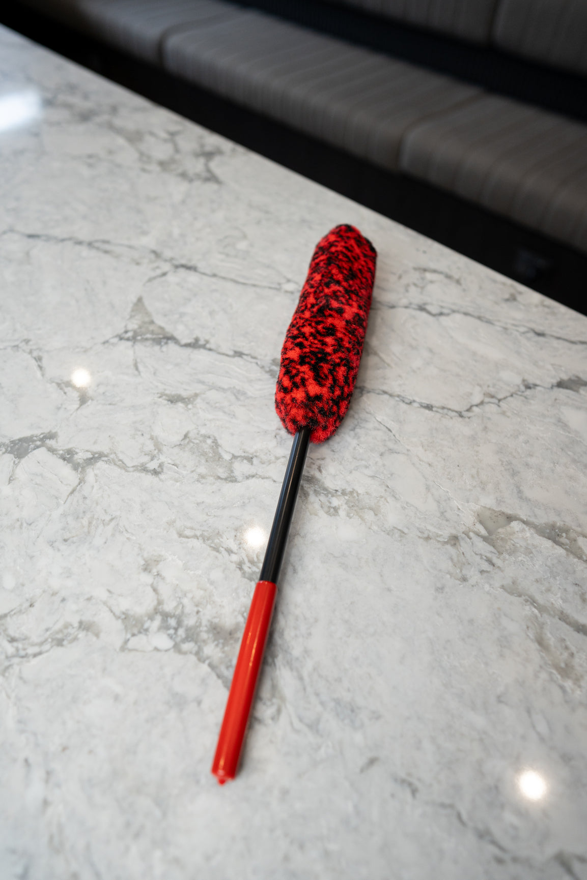 Synthetic wool wheel brush for scratch-free rim and tyre cleaning